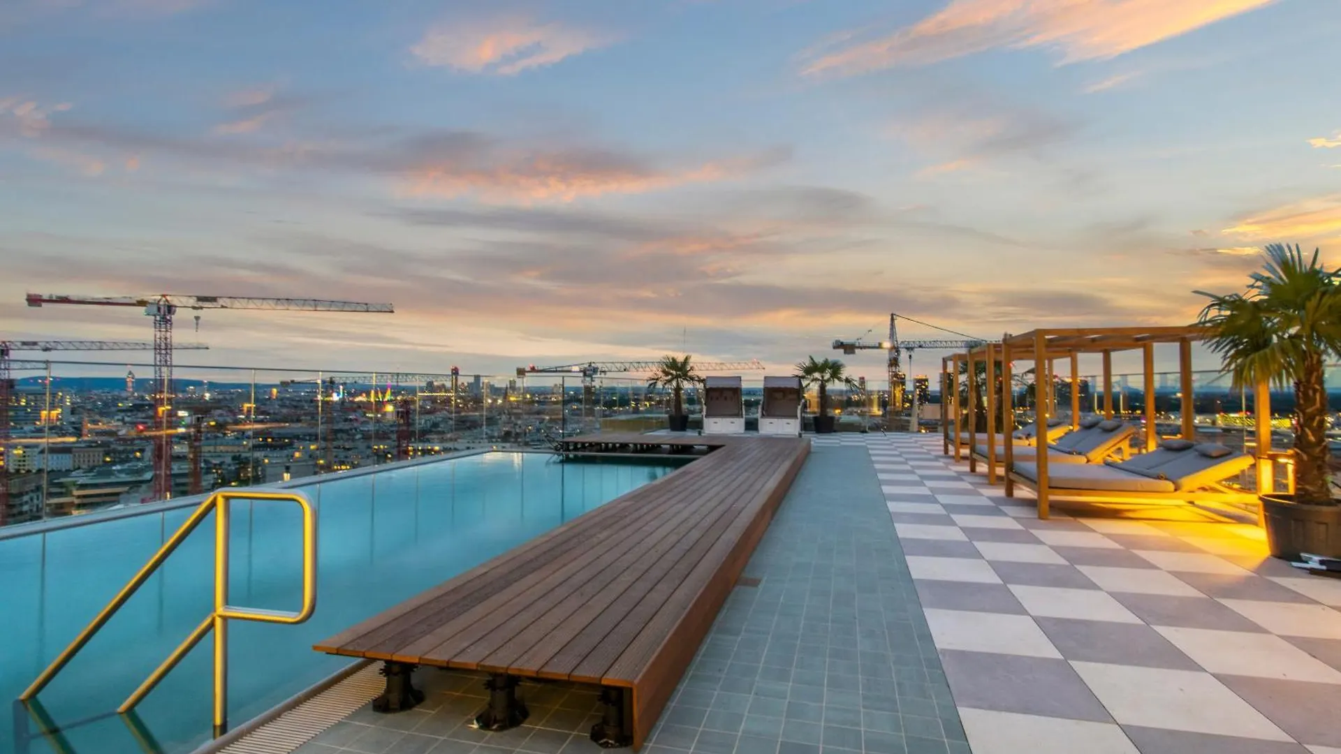 Hans-Y Apartments Inklusive Outdoorpool & Bar Vienna Aparthotel